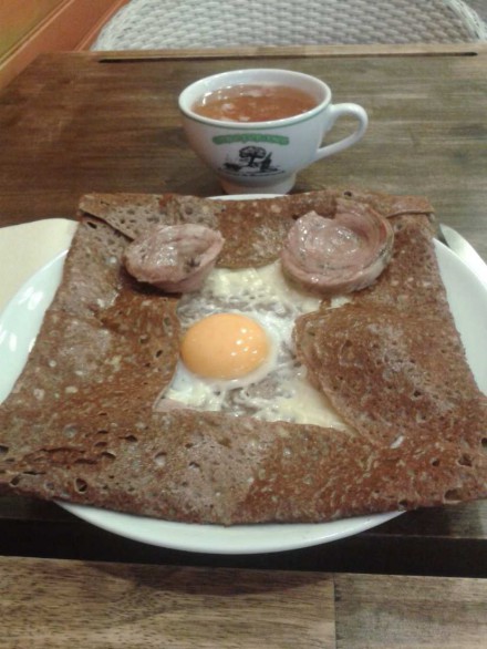 Galette de Bl&eacute; noir &agrave; l&rsquo;Andouille de Gu&eacute;men&eacute; &agrave; l&rsquo;ancienne